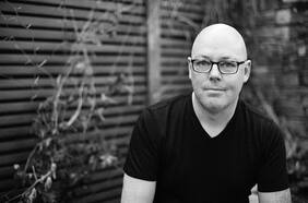 El escritor irlandés John Boyne vuelve con Las furias invisibles del corazón