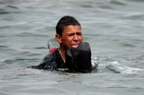 Ceuta | Niños y adolescentes siguen llegando a nado a la frontera entre España y Marruecos.