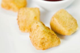 Camembert frito con salsa de frambuesas