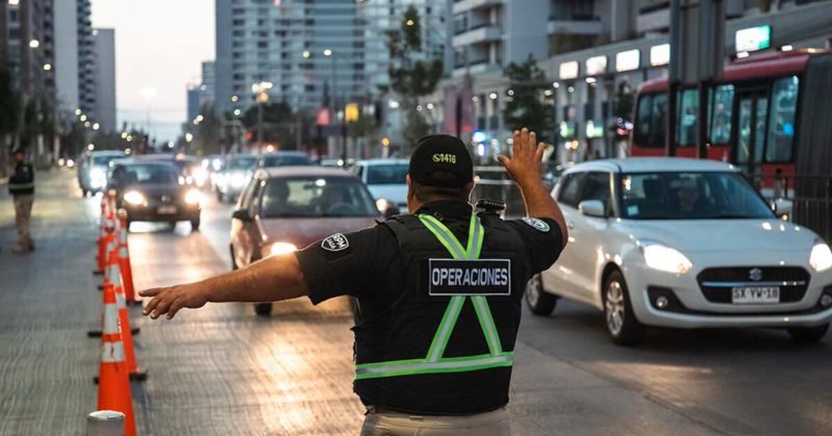 Alcaldes amenazados asumen el control de la seguridad:El Estado responde con una demostración de fuerza