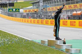 Hamilton celebra a lo Black Power tras adjudicarse el GP de Estiria