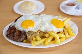 Guía con restaurantes abiertos en Santiago y a los que puedes ir cuidando la distancia social