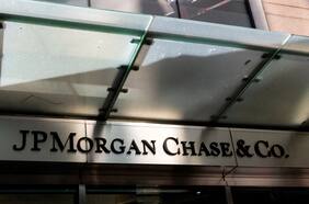Ganancias de los principales bancos de Estados Unidos suben, pero advierten cautela por perspectivas económicas