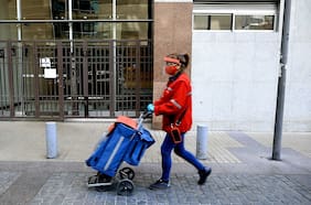 #Yonomequedoencasa | La labor de una cartera de Correos de Chile en medio de la pandemia