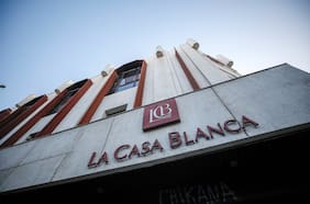 Abre nueva galería comercial en Santiago en antigua tienda de trajes de novia en calle Puente