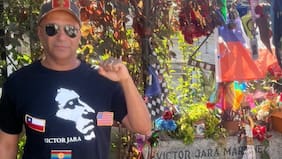 Tom Morello visita las tumbas de Víctor Jara y Salvador Allende