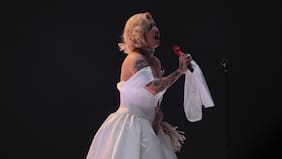 Mon Laferte se convierte en la sexta y más joven artista en recibir Gaviota de Platino en Viña