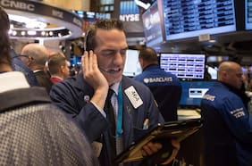 Wall Street opera con pérdidas por incertidumbre de aranceles y arrastra a bolsas mundiales