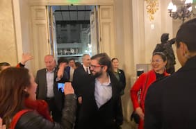 Presidente Boric asiste a concierto de Caetano Veloso en el Teatro Municipal de Santiago