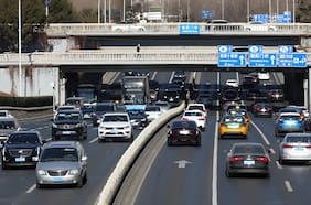 Cielos limpios y un efecto inesperado: El impacto de la masificación de los autos eléctricos en Beijing