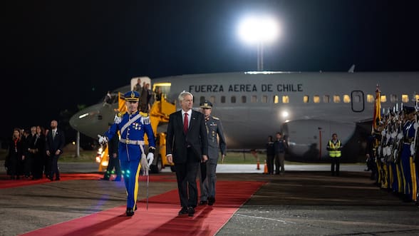 Kast llega a Asunción para la Cumbre del Mercosur y destaca clasificación mundialista: “¡Felicitaciones Paraguay!”