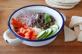 Fiesta árabe: empanadas de queso feta y un shawarma para untar