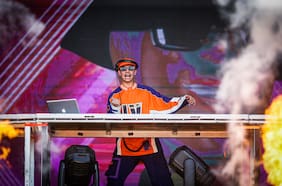 Calor y perreo sin polera: Pablito Pesadilla, la fiesta del señor de la disco