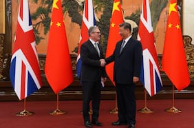 Starmer se reúne con Xi Jinping en Beijing y busca lazos “más sofisticados” entre Reino Unido y China
