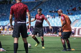 El permanente drama de Ángelo Araos en Brasil: vuelve a romperse el ligamento cruzado