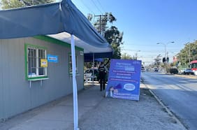 Motoristas roban caja fuerte desde módulo de pago de permisos de circulación en San Ramón