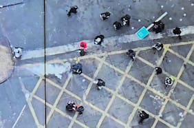 Carabineros reporta incidentes en paralelo a la marcha por el Día del Trabajador en Santiago