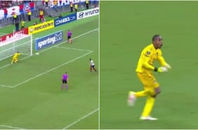 Con un ritual en la malla y dos penales atajados: la dulce revancha de Omar Carabalí que clasifica a O’Higgins ante Bahía