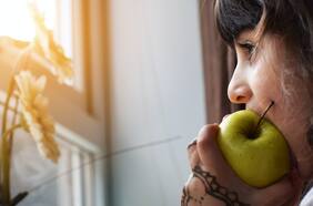 Estos son los alimentos que pueden causarte depresión según los médicos
