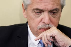 Risas, cerveza y carta de amor en la Casa Rosada: el nuevo escándalo que protagoniza Alberto Fernández