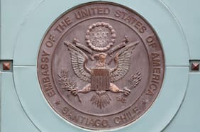 Embajada de Estados Unidos en Chile dejará de actualizar redes sociales por interrupción de asignaciones presupuestarias