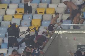 La Copa Sudamericana se vuelve a empañar por la violencia: hinchas de Lanús se enfrentan con la policía brasileña