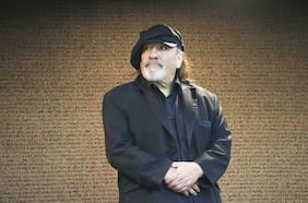 Cortejo fúnebre de Miguel “Negro” Piñera llega a Santiago y recibe homenaje de las pergoleras