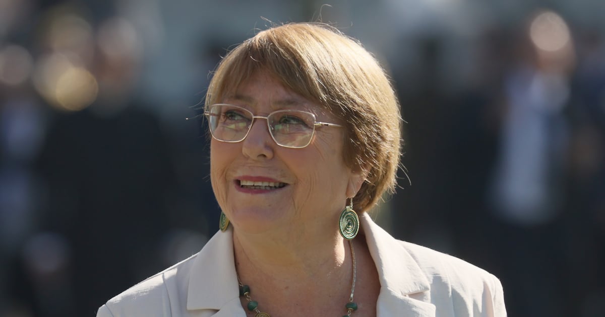 Bachelet recibe elogios de canciller de China en medio de despliegue internacional por Secretaría General de la ONU