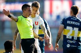 ¿Era expulsión? Revisa la polémica tarjeta roja que recibió Álvaro Madrid en el duelo de Everton ante la U en Copa Chile