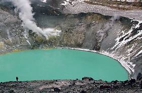Sernageomin entrega actualización sobre estado de volcán Tupungatito en Santiago tras aumento de actividad sísmica