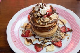 La Panera Rosa: el local que llegó a Chile con su cocina casera y ultra golosa