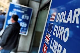 Hasta $70 de sobreprecio respecto al dólar: el castigo al peso chileno por factores políticos e internacionales