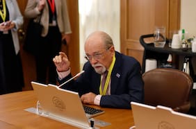 “Eso es un chiste”: La molestia del profe Maza cuando diputado de la UDI le preguntó si había visto un OVNI