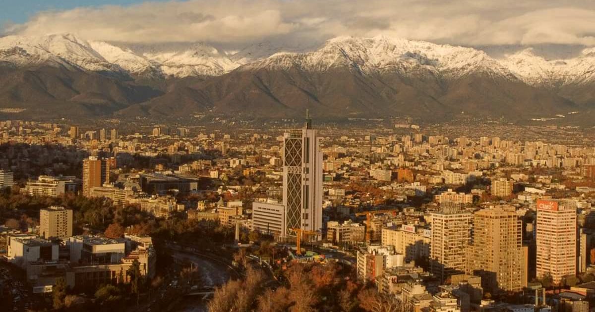 Chile enfrenta una ola de calor inusual en primavera: temperaturas alcanzan hasta 38 °C en cinco regiones