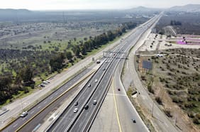 Más de 120 mil vehículos salieron de Santiago este jueves y accidentes carreteros dejan 3 víctimas fatales