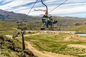 De canopy a tour fotográfico: La oferta turística de Santiago para quienes se quedan (y llegan) en medio de la pandemia