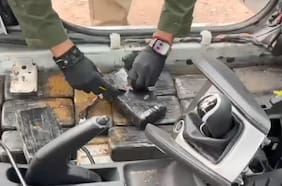 OS-7 Aconcagua de Carabineros detiene a tres sujetos e incauta más de 55 kilos de droga con logo de delfín en La Ligua