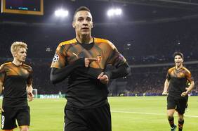 Refuerzo de lujo para Bielsa: Rodrigo deja el Valencia y parte al Leeds