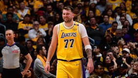 Alarma en Los Angeles Lakers: la lesión de Luka Doncic que deja en suspenso su presencia en los Playoffs de la NBA