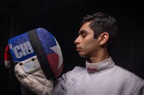 Entre la esgrima y la psicología: Jorge Valderrama afila su espada para hacer historia en Santiago 2023