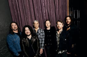 Foo Fighters enfrenta sus fantasmas y firma su disco más visceral en años