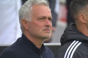 José Mourinho rompe en llanto en el homenaje póstumo a su histórico entrenador de porteros