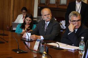 Diputados envían oficio para citar a ministra Aguilera ante la comisión de Salud por ausencia de oncólogos en regiones