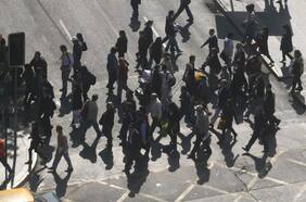 Masa salarial anotó histórica caída en mayo y las ofertas de empleo siguen en mínimos