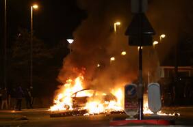 Choques entre manifestantes y la policía: la violencia vuelve a las calles de Irlanda del Norte