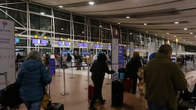 Tráfico aéreo de pasajeros en el Aeropuerto de Santiago cayó por tercer mes consecutivo