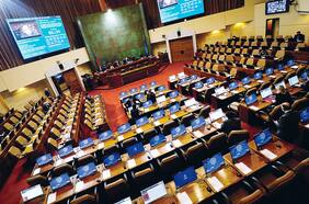 Informe de la Comisión Mixta por postnatal de emergencia sortea su primera valla en la Cámara y ahora solo debe ser ratificado por el Senado