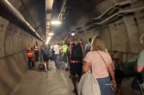 “Era como una película de terror”: Pasajeros relatan dramática evacuación a pie por el Eurotúnel
