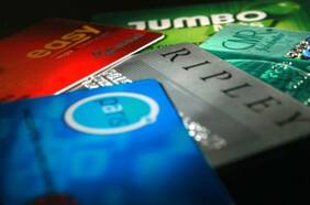 El informe del excoordinador macro de Hacienda, que encargó el Retail Financiero, contra la prohibición de descuentos asociados a tarjetas en proyecto pro consumidor