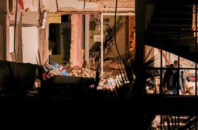 Policía antiterrorista griega acusa a tres personas por explosión en un departamento en Atenas